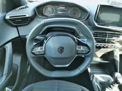 Photo 8 Peugeot 2008  PureTech 100 S&S BVM6