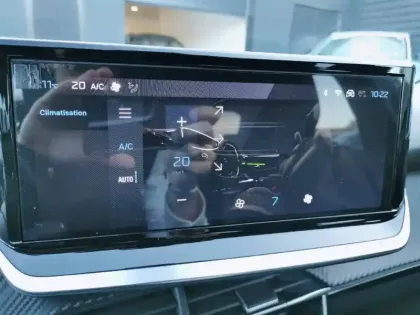 Photo 14 Peugeot 208  PureTech 100 S&S BVM6