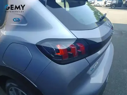 Photo 19 Peugeot 208  Electrique 50 kWh 136ch