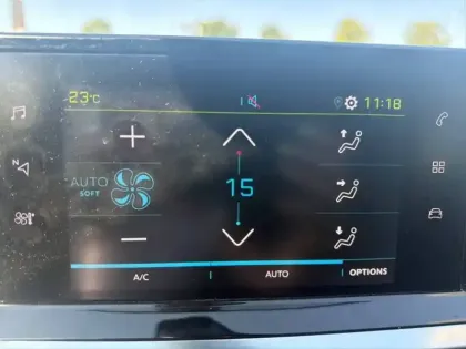 Photo 14 Peugeot 2008  Electrique 136 ch