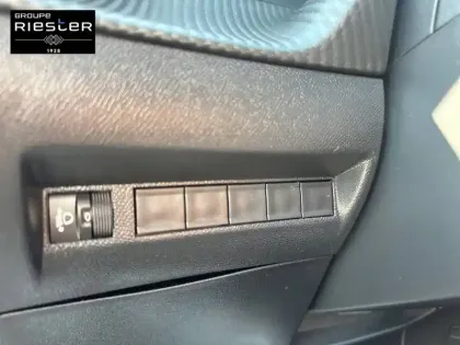 Photo 17 Peugeot 2008  PureTech 100 S&S BVM6