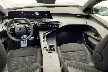 Photo 37 Peugeot 5008  Plug-in Hybrid 225 ch e-DCS7