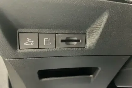 Photo 40 Peugeot 5008  Plug-in Hybrid 225 ch e-DCS7