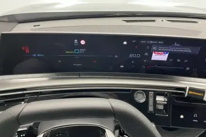 Photo 33 Peugeot 5008  Plug-in Hybrid 225 ch e-DCS7