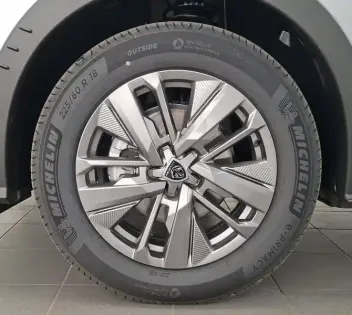 Photo 8 Peugeot 3008  Hybrid 145 e-DCS6
