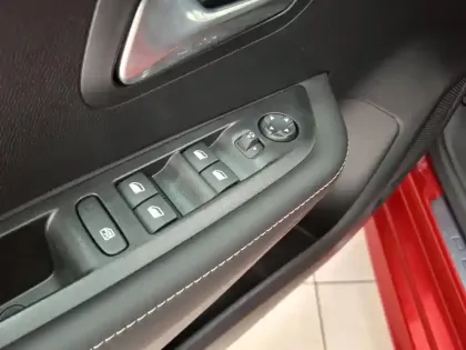 Photo 19 Peugeot 208  Hybrid 110 e-DCS6