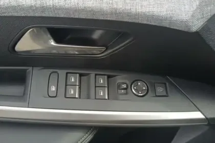 Photo 35 Peugeot 3008  Electrique 210 ch 73 kWh