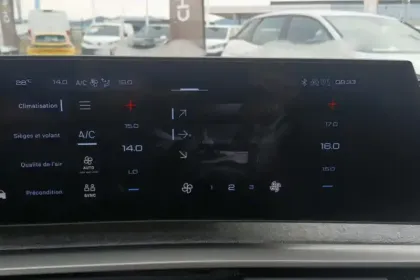 Photo 22 Peugeot 3008  Electrique 210 ch 73 kWh