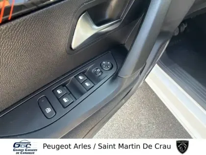 Photo 13 Peugeot 2008  PureTech 100 S&S BVM6