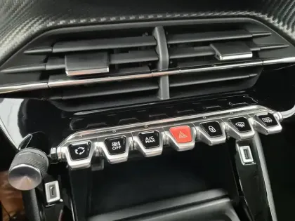 Photo 29 Peugeot 2008  PureTech 130 S&S BVM6