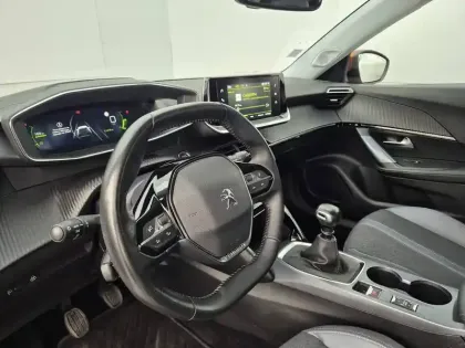 Photo 26 Peugeot 2008  PureTech 130 S&S BVM6