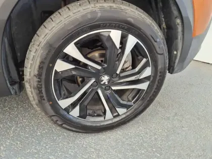 Photo 25 Peugeot 2008  PureTech 130 S&S BVM6