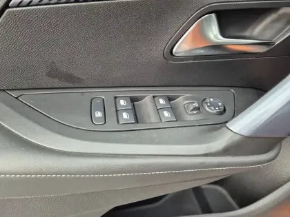 Photo 36 Peugeot 2008  PureTech 130 S&S BVM6