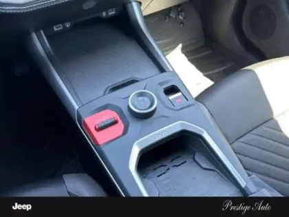 Photo 9 Jeep Compass  1.6 Turbo T4 225ch e-Hybrid Plug-in Summit BVR7