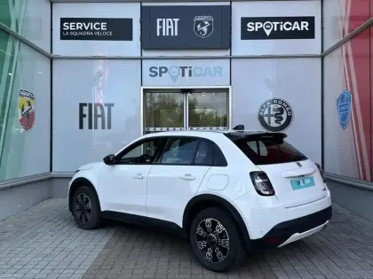 Photo 5 Fiat 600  1.2 Hybrid Turbo 145ch Pop eDCT6 Step 2