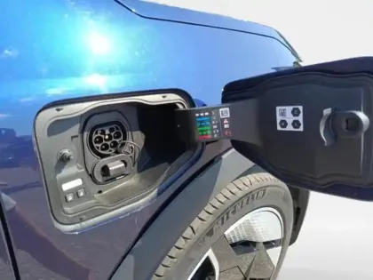 Photo 9 Renault Scenic  E-Tech Electric 220ch 87kWh Techno option Iconic grande autonomie -25