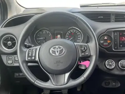 Photo 11 Toyota Yaris  110 VVT-i Design Y20 5p RC19