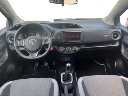 Photo 10 Toyota Yaris  110 VVT-i Design Y20 5p RC19