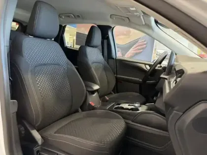Photo 10 Ford Kuga  2.5 Duratec 180ch Hybrid FlexiFuel Titanium Business Powershift