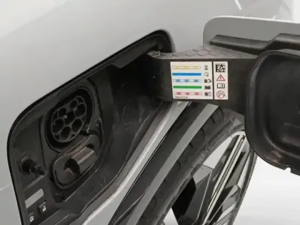 Photo 9 Renault Megane  E-Tech Electric EV60 220ch Iconic super charge -B