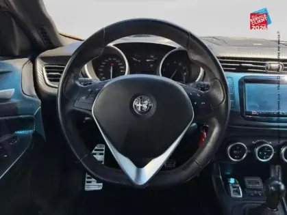 Photo 12 Alfa Romeo Giulietta  1.4 TB MultiAir 170ch Lusso Stop&Start TCT