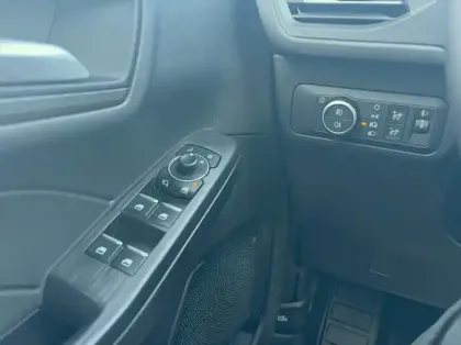 Photo 5 Ford Kuga 2.5 Duratec 180ch Hybrid FlexiFuel Titanium Business Powershift