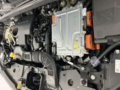 Photo 25 Renault Captur E-Tech 145 SL Rive Gauche 5p