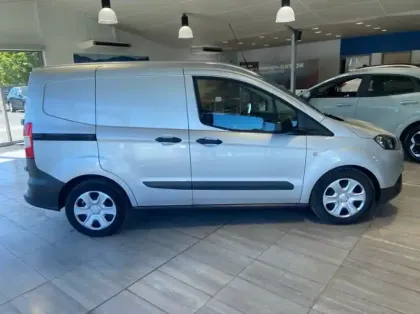 Photo 25 Ford Transit Courier Fourgonnette 1.0E 100ch Stop&Start Trend