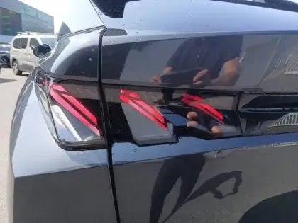 Photo 16 Peugeot 3008  Electrique 210 ch 73 kWh