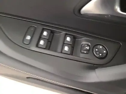 Photo 45 Peugeot 2008  Hybrid 145 e-DCS6