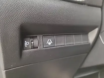 Photo 44 Peugeot 2008  Hybrid 145 e-DCS6