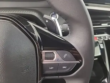 Photo 41 Peugeot 2008  Hybrid 145 e-DCS6