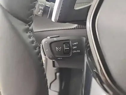 Photo 43 Peugeot 2008  Hybrid 145 e-DCS6