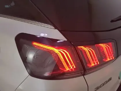 Photo 16 Peugeot 3008  Hybrid 225 e-EAT8