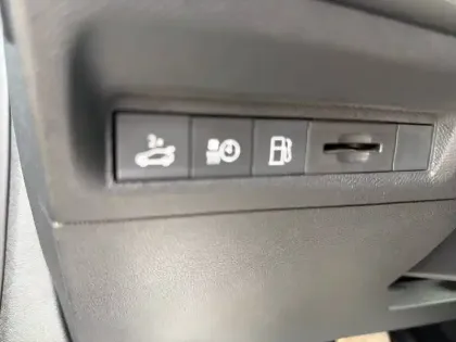 Photo 17 Peugeot 408  PHEV 180 e-EAT8