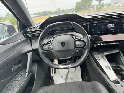 Photo 8 Peugeot 408  PHEV 180 e-EAT8
