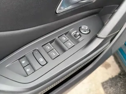 Photo 14 Peugeot 408  PHEV 180 e-EAT8