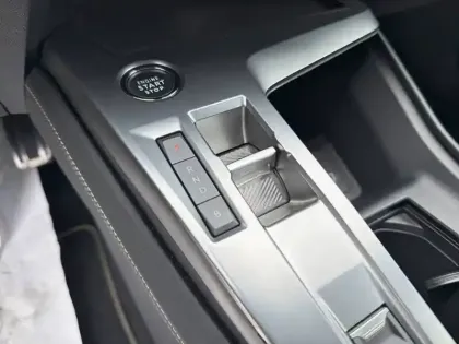 Photo 13 Peugeot 408  PHEV 180 e-EAT8