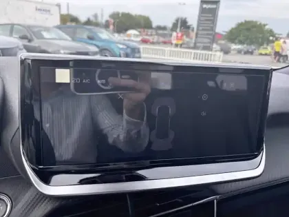 Photo 14 Peugeot 2008  Electrique 54 kWh 156 ch