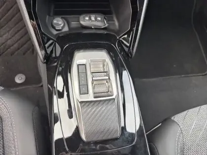Photo 13 Peugeot 2008  Electrique 54 kWh 156 ch