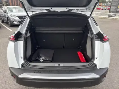 Photo 5 Peugeot 2008  Electrique 54 kWh 156 ch