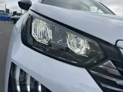 Photo 15 Peugeot 2008  Electrique 54 kWh 156 ch