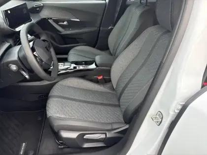 Photo 10 Peugeot 2008  Electrique 54 kWh 156 ch