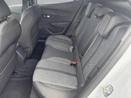 Photo 11 Peugeot 2008  Electrique 54 kWh 156 ch