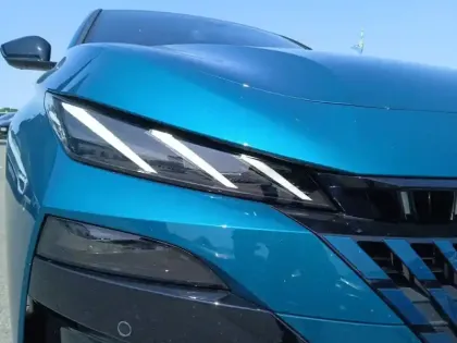Photo 15 Peugeot 308  Hybrid 145 e-DCS6