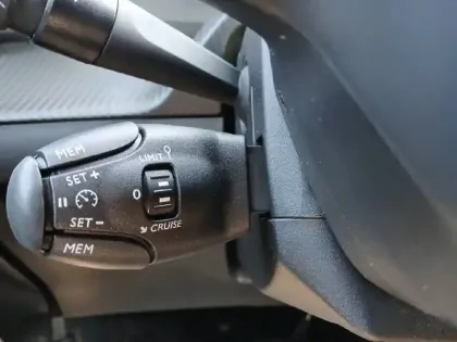 Photo 14 Peugeot 208  Hybrid 145 ch e-DCS6
