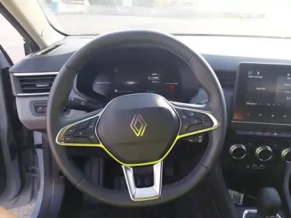 Photo 11 Renault Clio  E-Tech full hybrid 145 ch GSR2