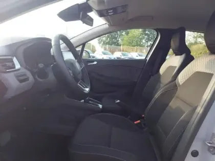 Photo 8 Renault Clio  E-Tech full hybrid 145 ch GSR2