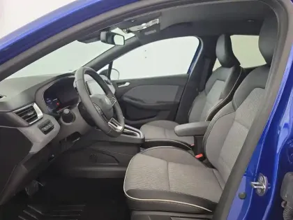 Photo 17 Renault Clio  E-Tech full hybrid 145 ch GSR2