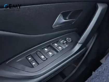 Photo 13 Peugeot 308  PureTech 130ch S&S EAT8